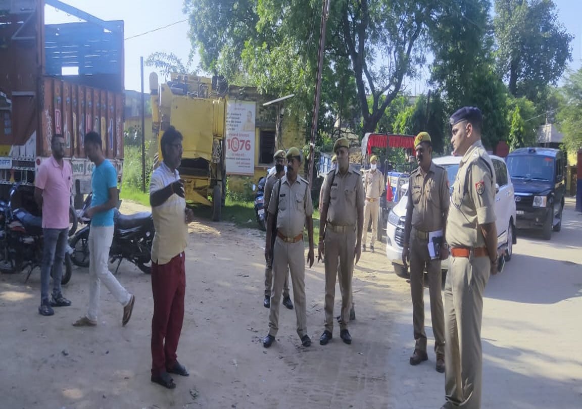 82 suspects arrested in checking of 202 liquor shops in azamgarh six SHO called for negligence