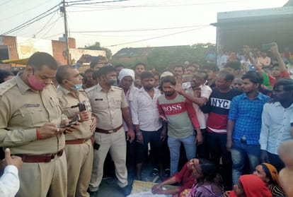 Kaushambi Four killed in massive road accident in Puramufti