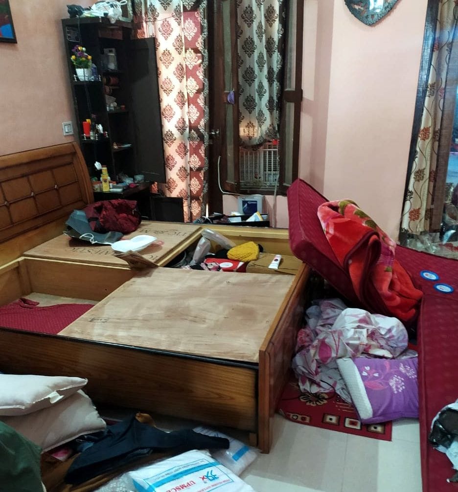 Cash and jewelry were stolen from the doctor's house, the house was closed, 50 thousand rupees, gold necklaces, bracelets, chains, silver coins, anklets were taken