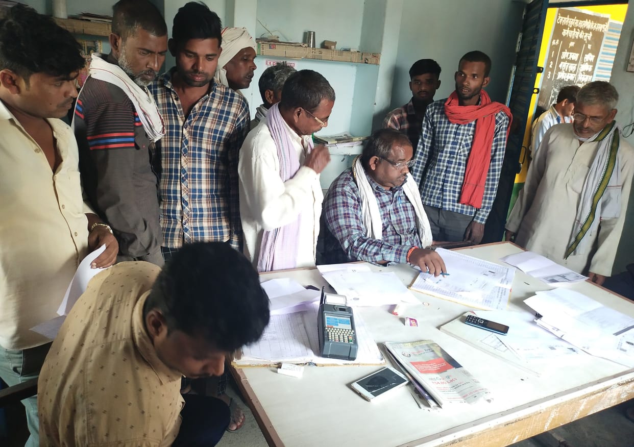 fathepur news,Only three sacks are getting the need of 30