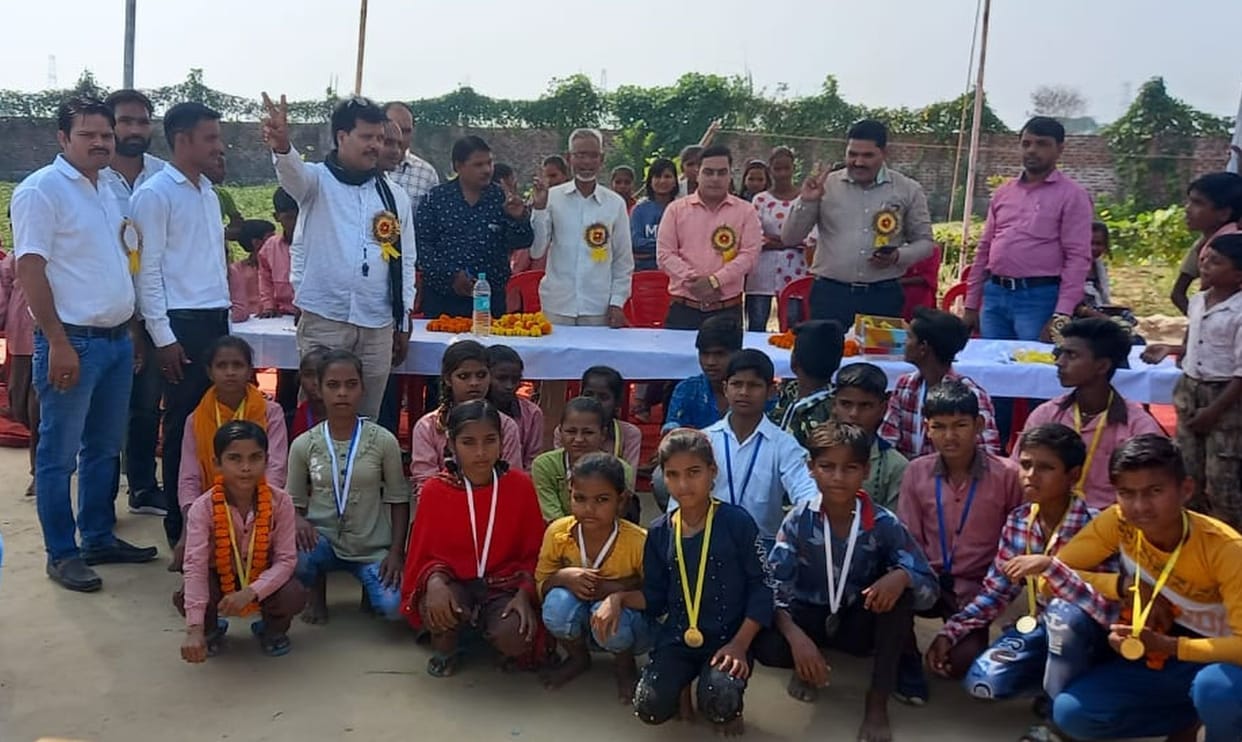 Khushboo and Varsha won the race competition