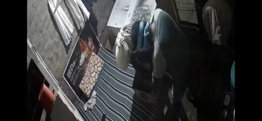 40 thousand rupees looted by showing pistol to the liquor contract worker
