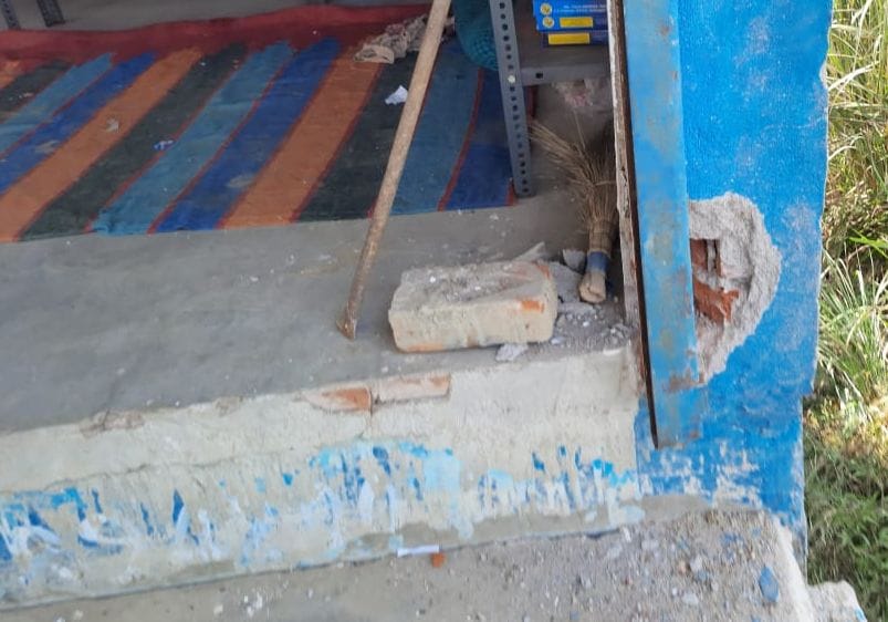 fathepur news,Thieves steal firecrackers by breaking shutter