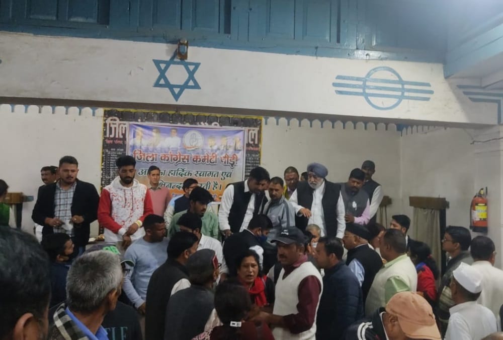 Uttarakhand News: Ruckus And Fight in Congress Meeting after indecent Comment on Women workers in Pauri photos