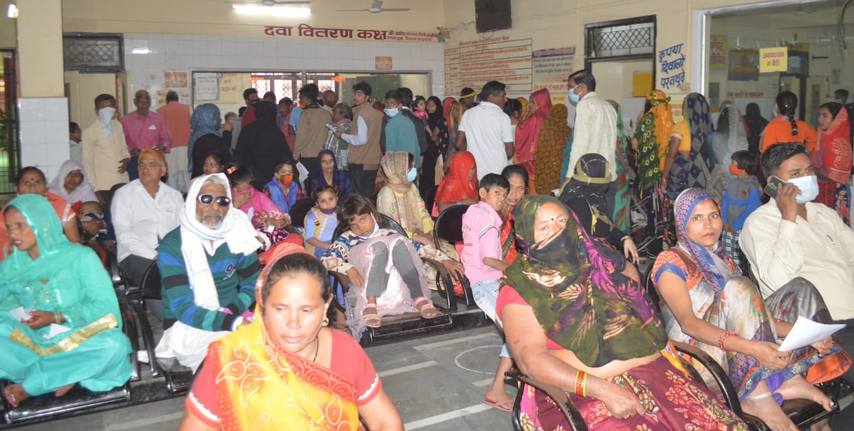 Hathras: Six people died of fever including MA student