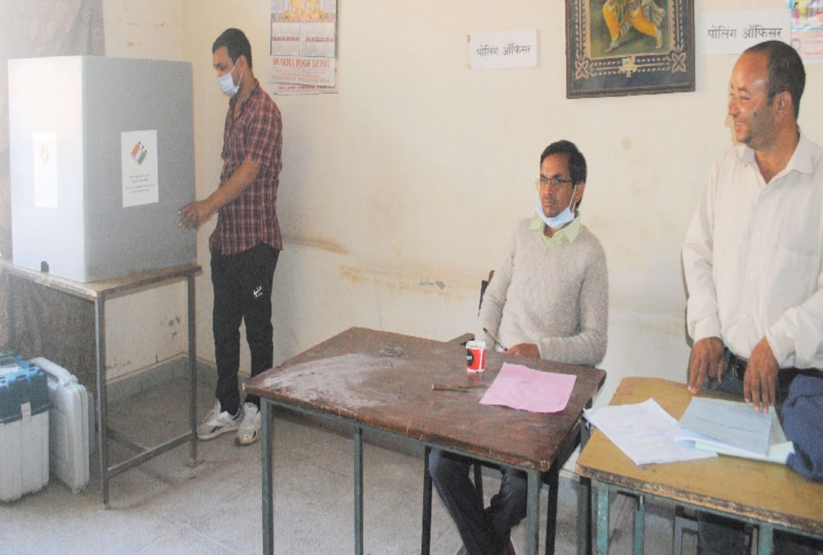 himachal pradesh byelection voting live updates today