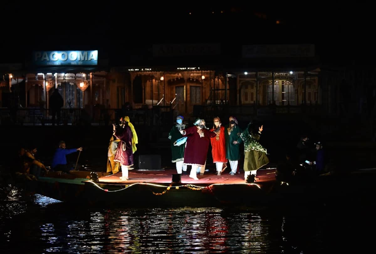srinagar news: Night life returns to Kashmir from darkness to light after three decades