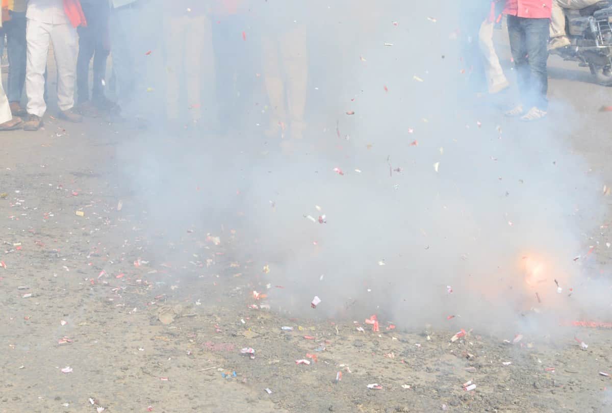 Diwali 2022 Fireworks on Diwali increased pollution in Dehradun Air Quality Index reached 300 Uttarakhand news