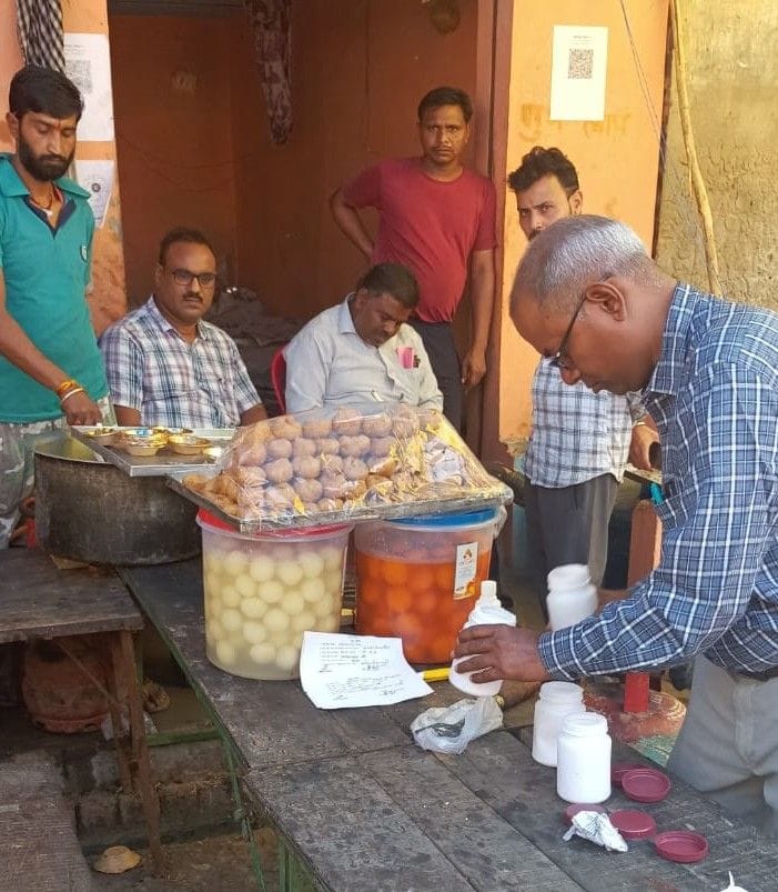Hathras: FDA team took samples of food items