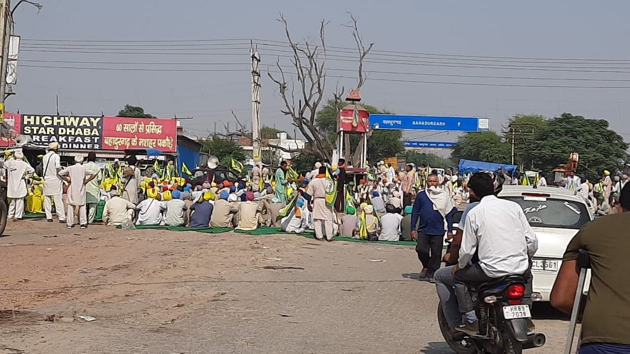After the accident, farmers jammed, dumper driver arrested
