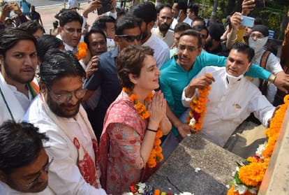 Lalitpur Congress leader Priyanka Gandhi meets the relatives of the deceased farmers said the government has completely failed