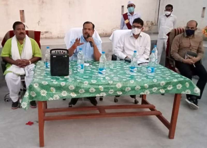 The issue of black marketing of fertilizers echoed in the Commissioner's chaupal