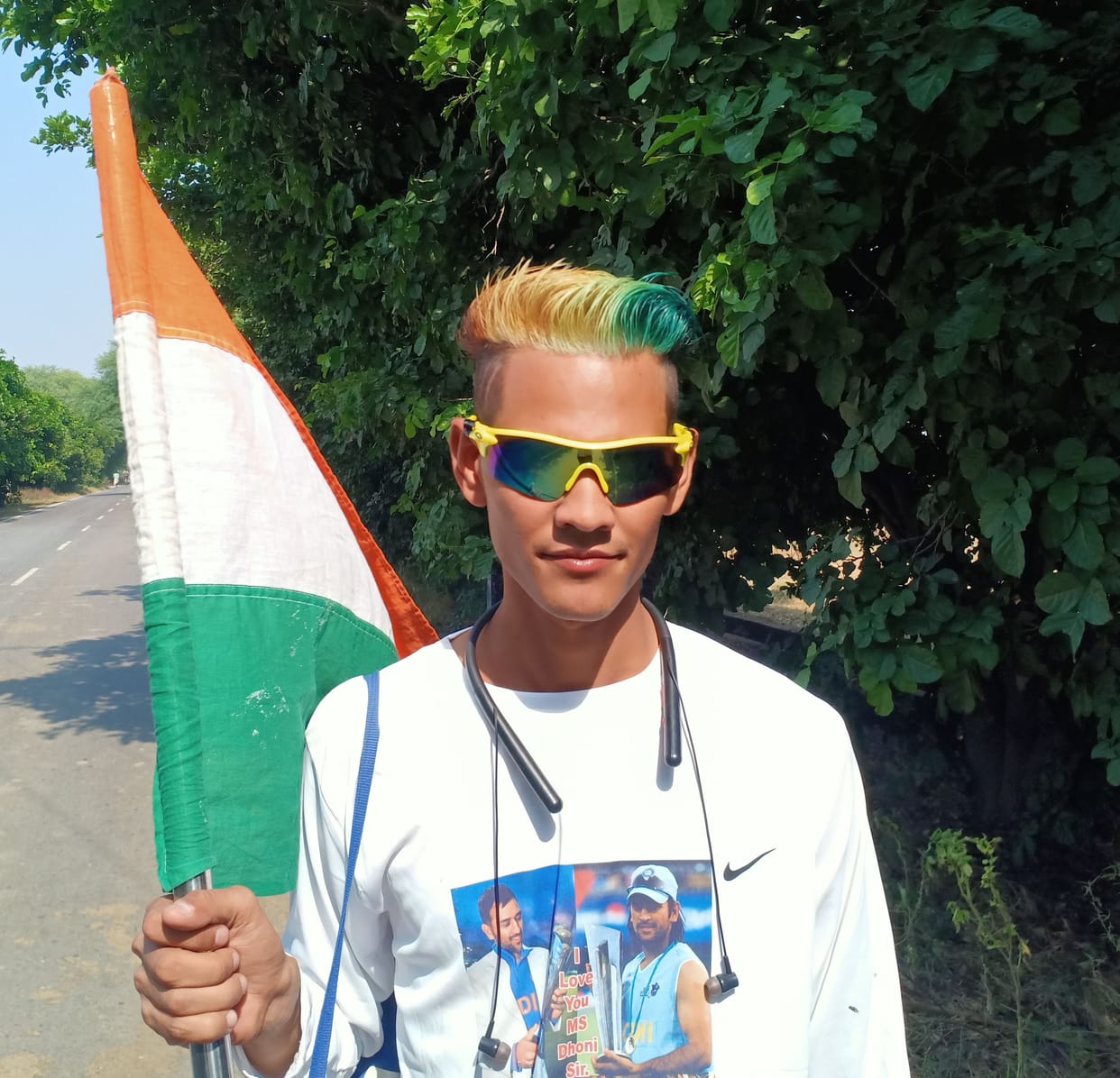 Ajay of Khedi Jalab set out on a journey of 1436 km on foot to meet cricketer Dhoni
