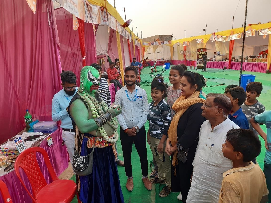 Mathura: Deepawali Fair: From lamp to light attracting