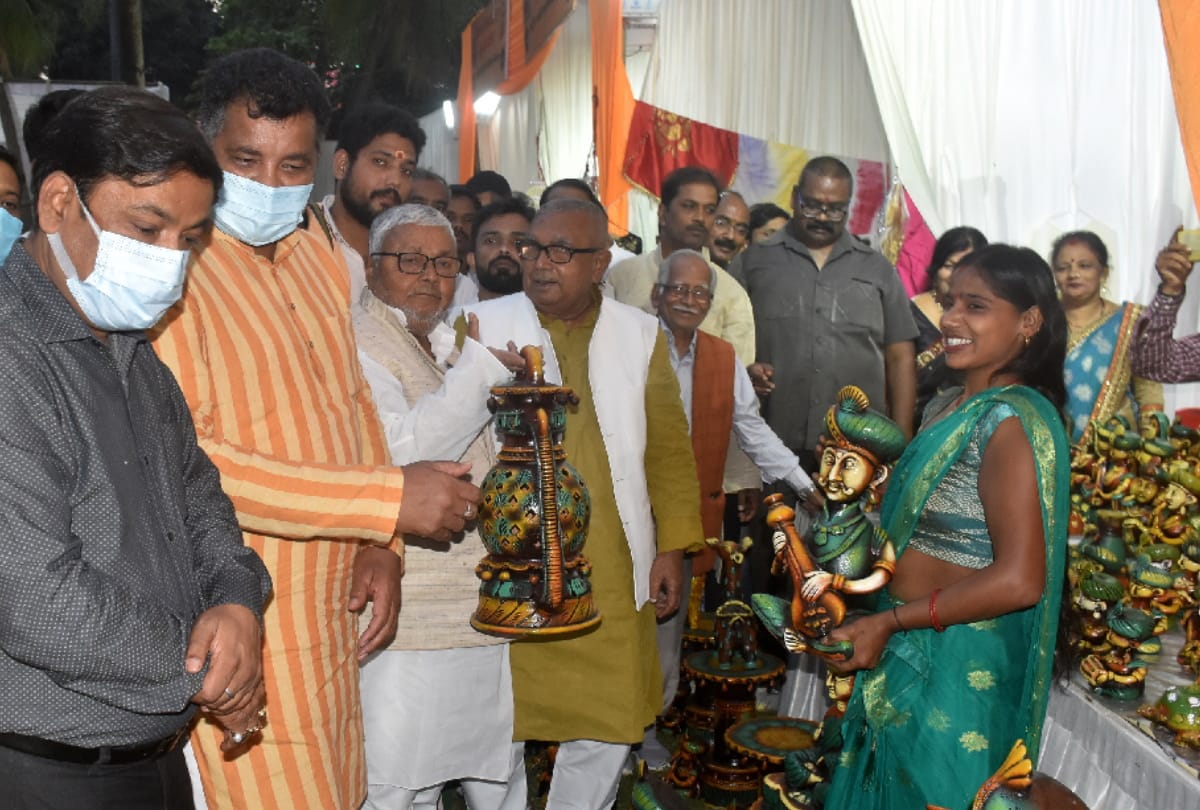 Diwali special mela People shop for cow dung idols at stalls at Vikas Deepotsav in Rani Laxmi Bai Park