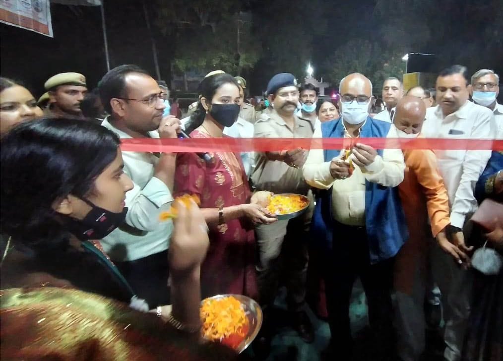 Deepawali fair held in Pukhrayan and Jhinjhak, departments gave information about schemes by putting up stalls