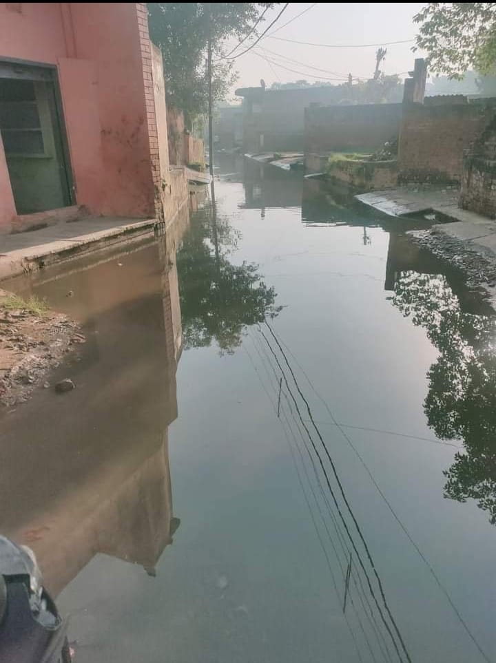 The pond became the main road of Kakra
