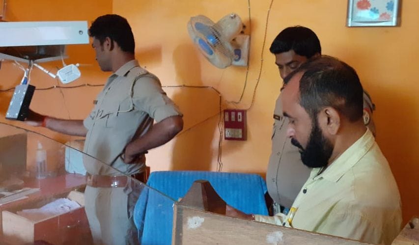 fathepur news,Theft in the customer service center of BOB by breaking the lock