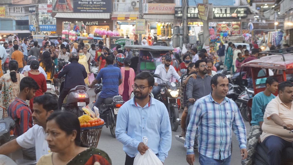 No arrangement for no entry, four wheeler market is jamming