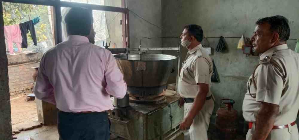 Took samples of 10 food items, the action went on for the second consecutive day
