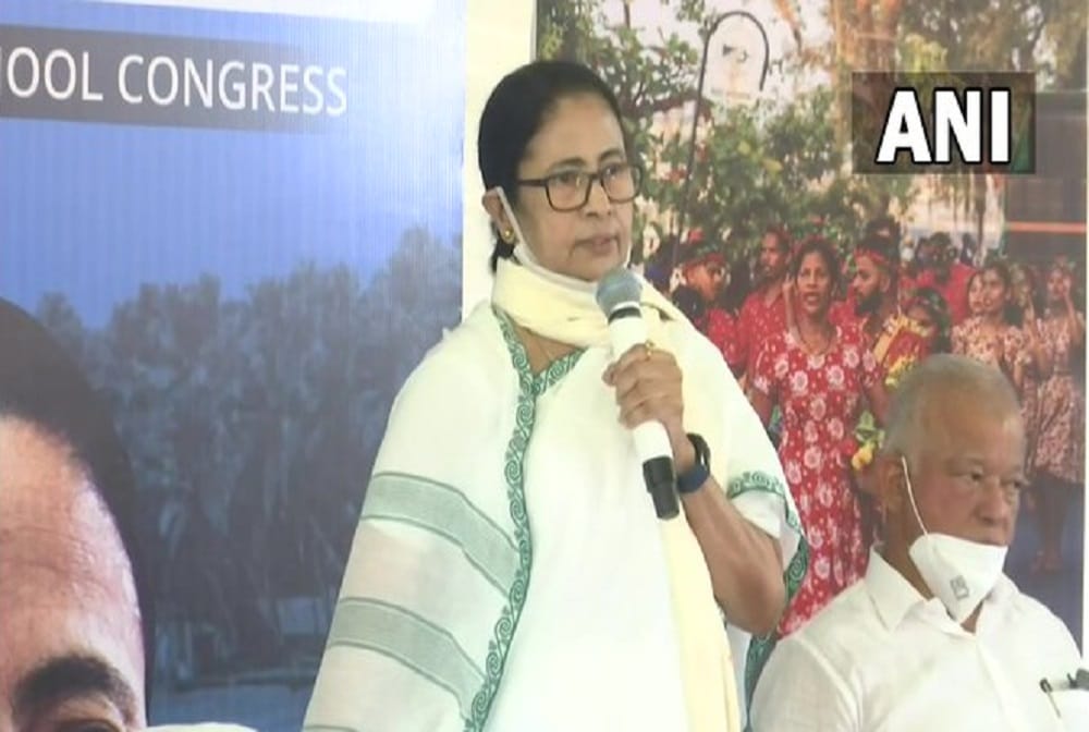 West Bengal CM and TMC chief Mamata Banerjee addresses party leaders in Panaji Goa hindi news updates