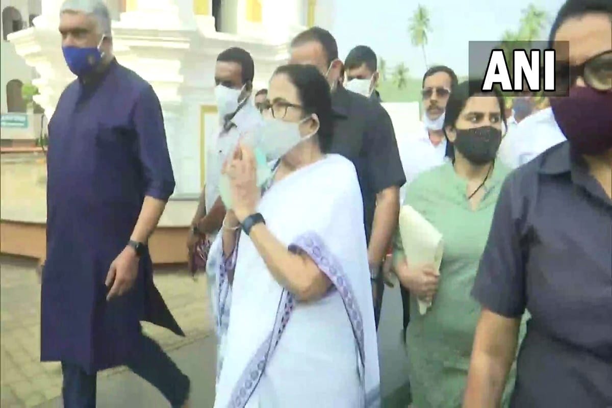 Mamata parries question on her being in race for PM's post in 2024
