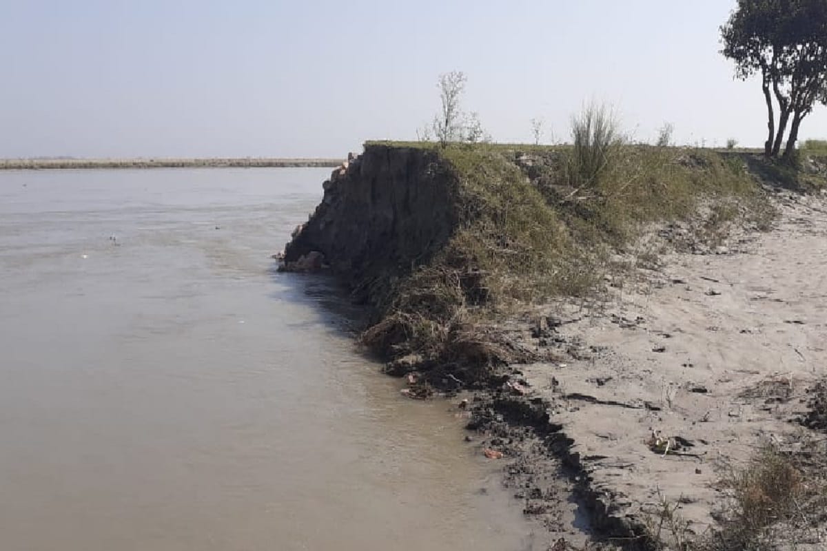 UP News: embankments worth 19 crore have been washed away in the first tremors of floods in Hastinapur of Meerut