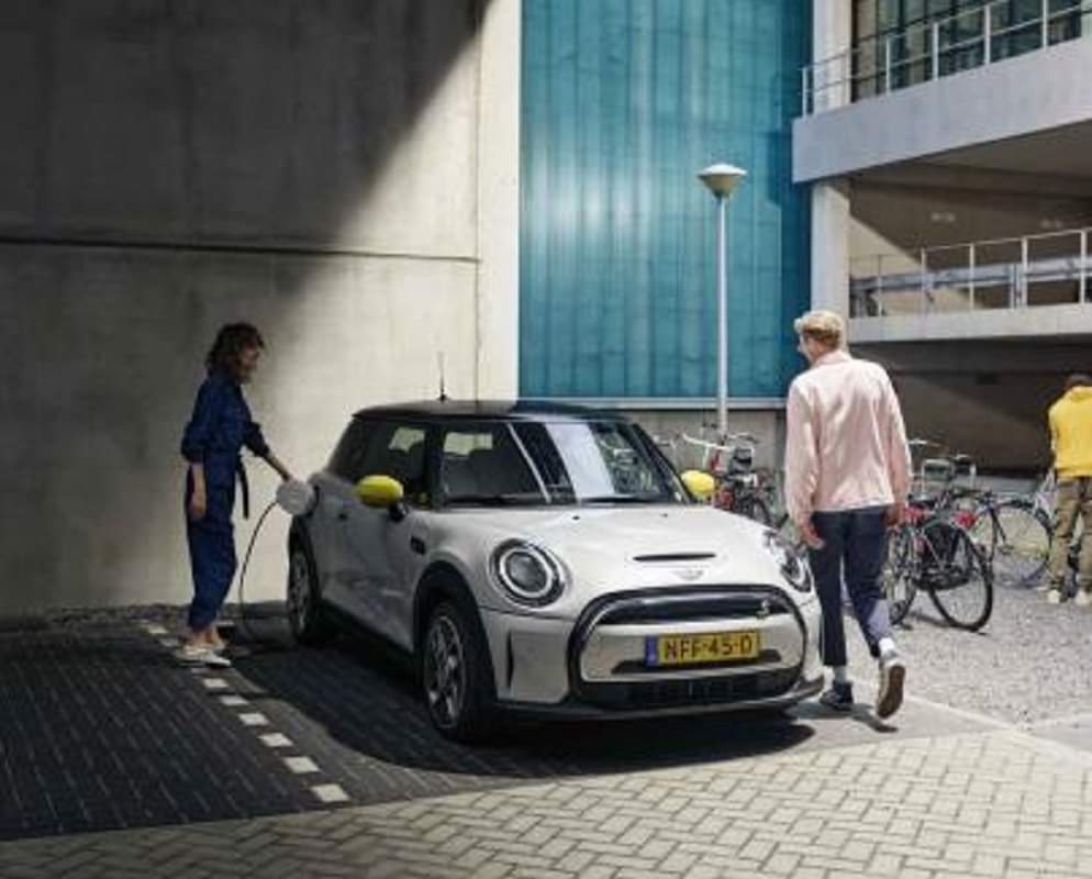 Mini Cooper SE Electric Car Price In India Mini launches all-electric Cooper SE in India