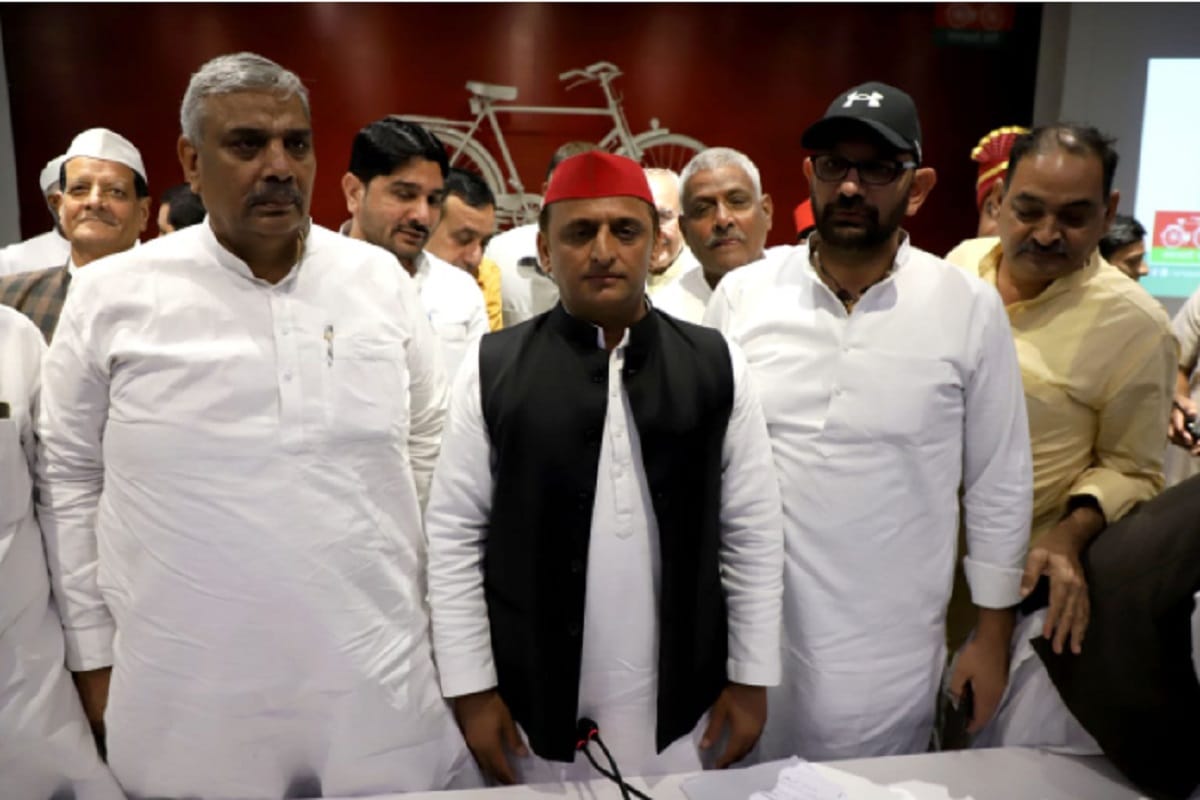 Muzaffarnagar News: Former MP Harendra Malik and his son Pankaj Malik have joined SP in Lucknow