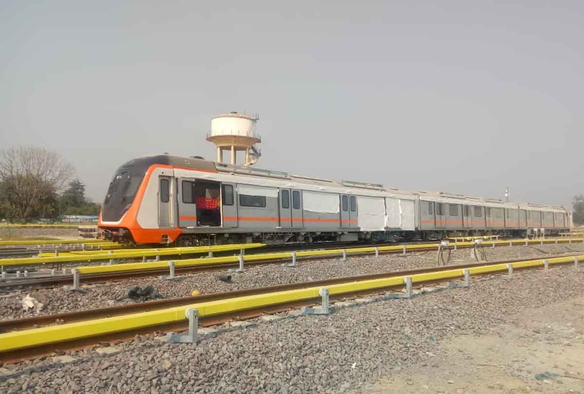 UP: Principal Secretary inspected Kanpur Metro Depot
