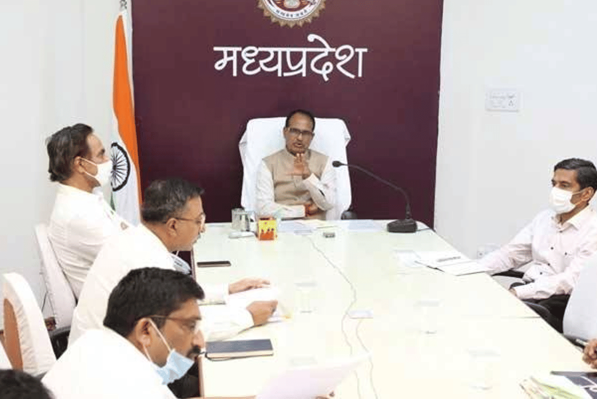 MP Fertilizer Crisis: After November 15, the situation will improve, Chouhan has given confidence - by October 30, 32 additional rakes will reach