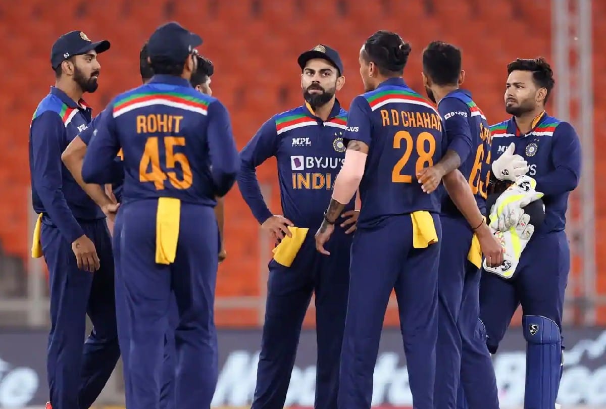 sunil gavaskar says india should replace hardik and bhuvneshwar against new zealand match