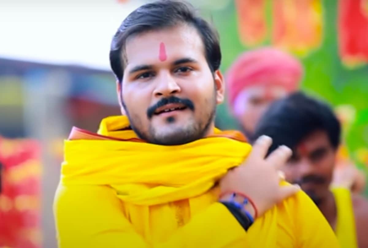 bhojpuri singer arvind akela kallu spending good time with friend samar singh in dubai video goes viral
