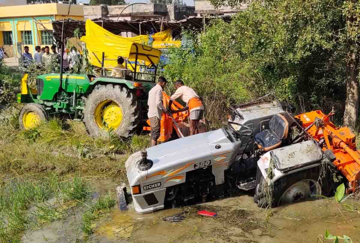 road accident in Hardoi, uncontrolled tractor overturned in a ditch, death of two brothers