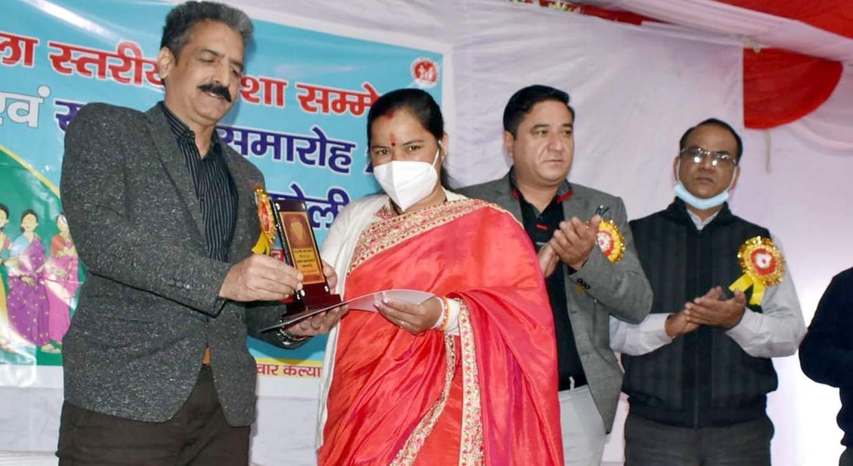 First prize to Munni Devi, Deveshwari and Kamleshwari