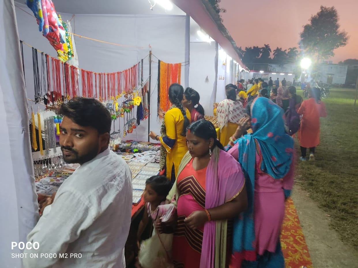 Silence during the day in the fair, crowd gathered in the evening