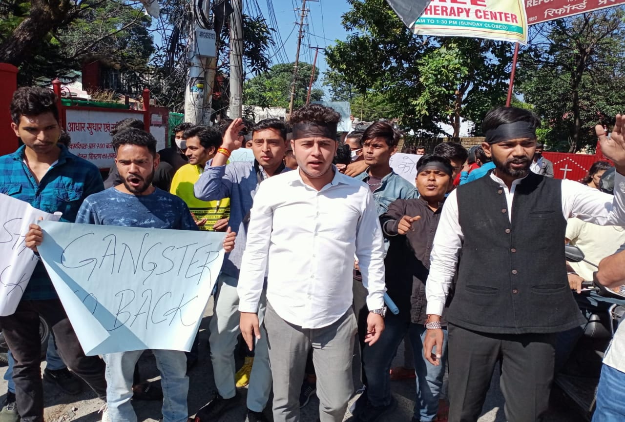 amit shah today in dehradun: Congress showed black flags, police arrested, see picture