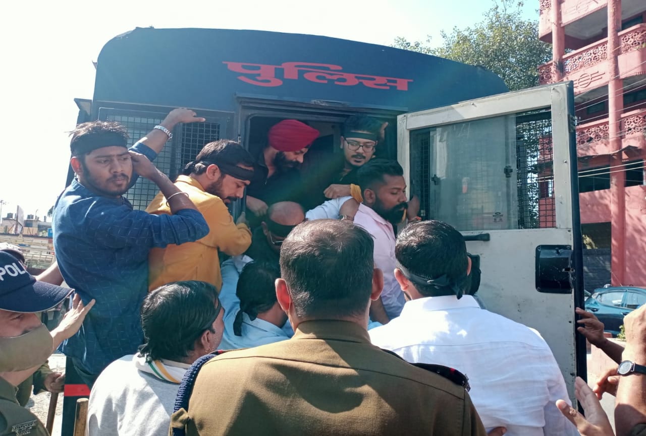 amit shah today in dehradun: Congress showed black flags, police arrested, see picture