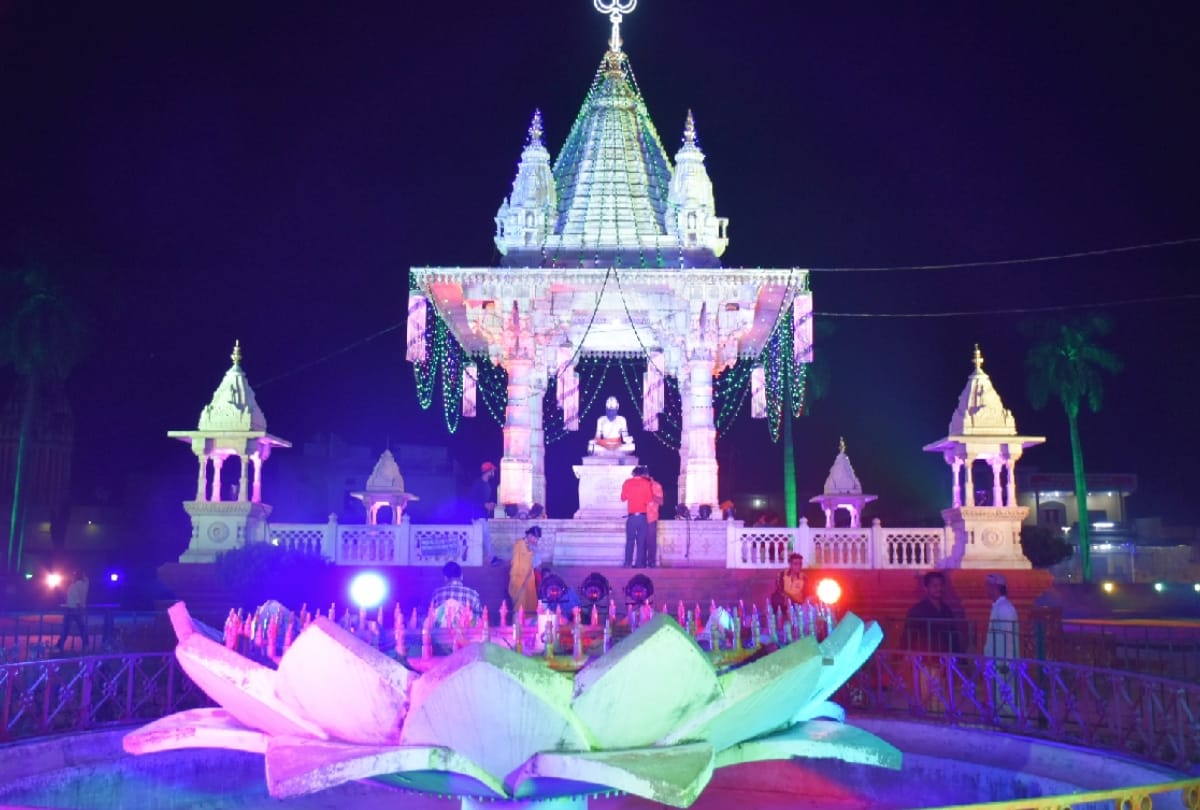 Diwali celebration in Ayodhya with 9 Lak diyas.