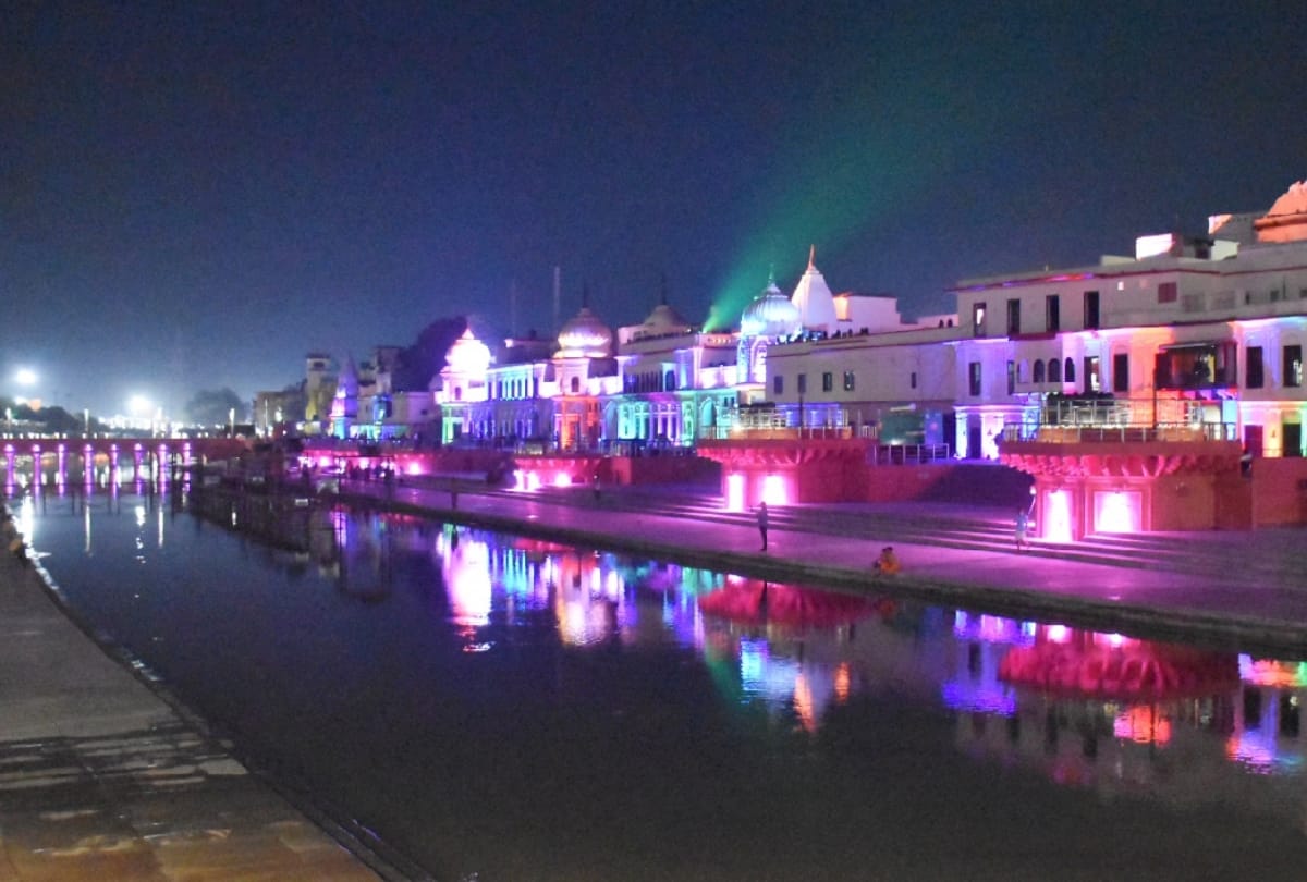 Diwali celebration in Ayodhya with 9 Lak diyas.