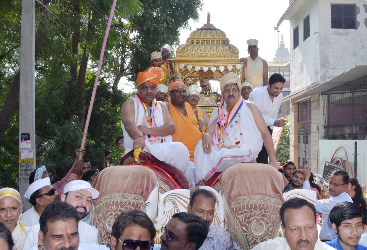 Procession taken out with pomp, echoed cheers