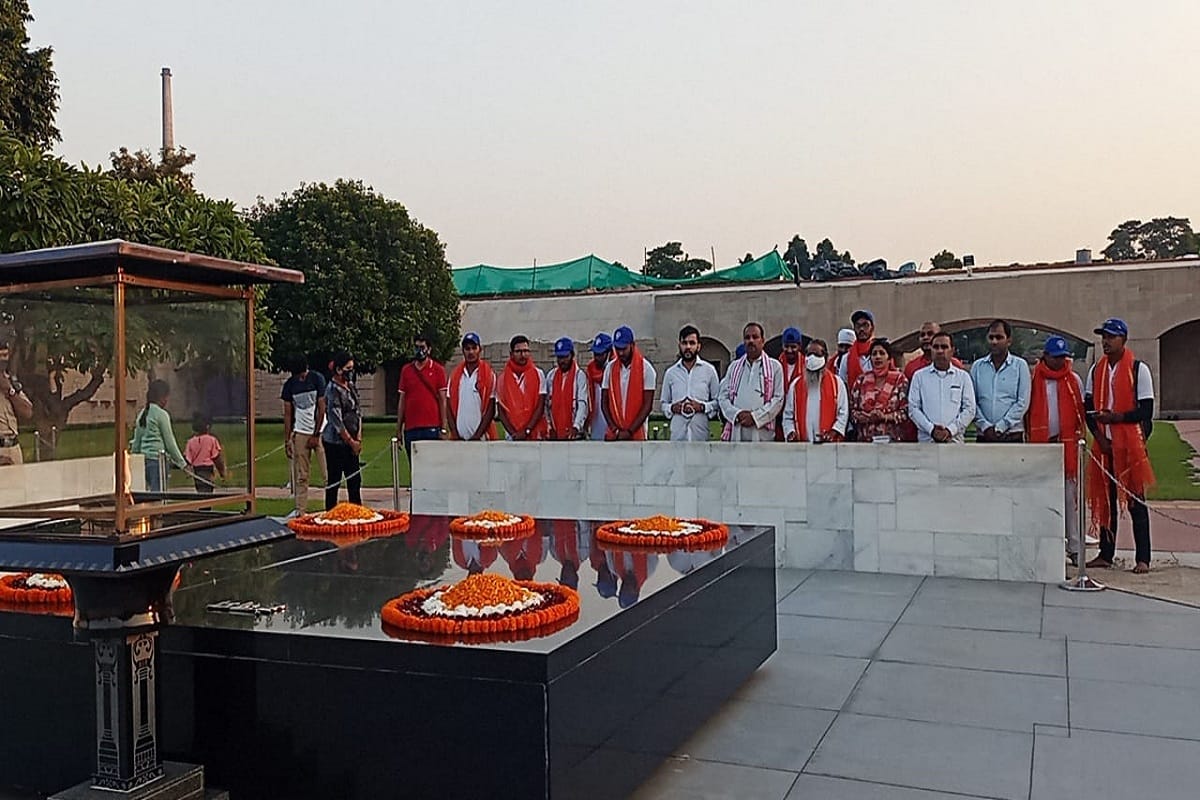 Hamirpur: The tomb of Radha Mohan Gokul has been destroyed