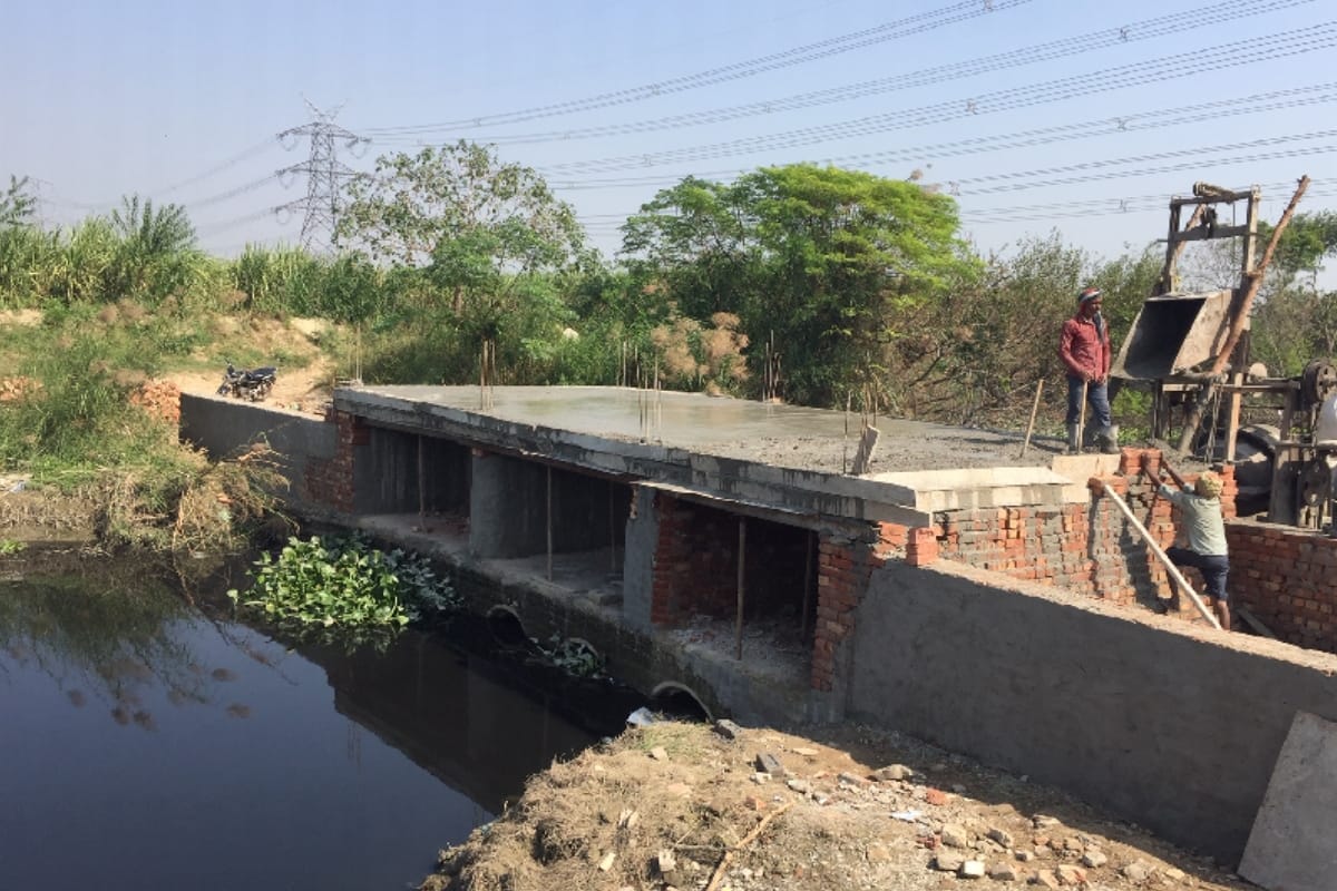 Baghpat: villagers built the bridge in a week after they were risking their lives to cross the river
