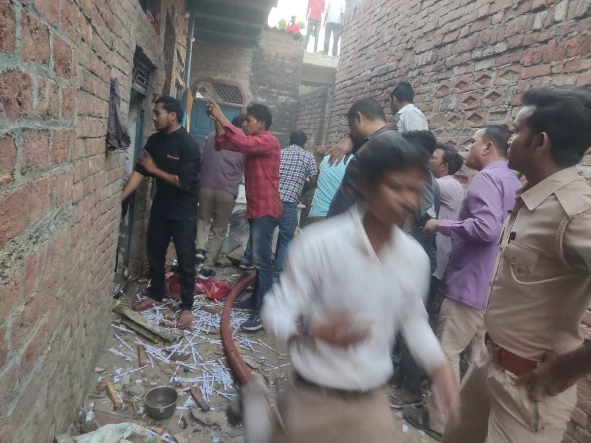 Explosion while making firecrackers five seriously injured in Jaunpur