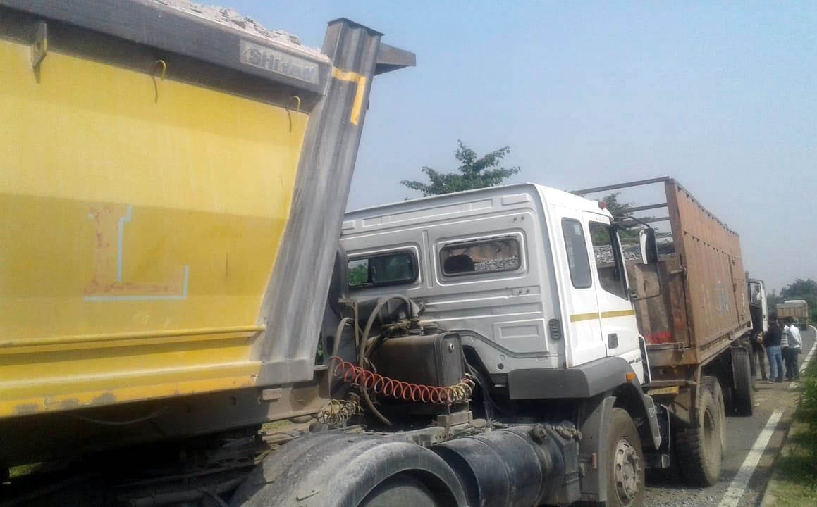 Four vehicles collided to save the tractor, traffic remained closed on Kanpur Lane for five hours