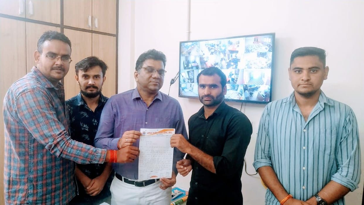 ABVP raised the demand for starting offline classes, memorandum submitted to the registrar