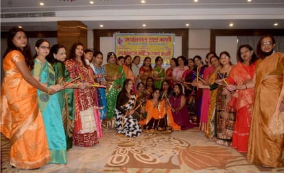 Varanasi news Celebrated Deepotsav by dancing on Rangoli Mharo Dholna kitty party of women with friends 