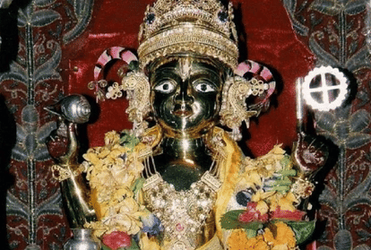 Dhanteras 2021 Dhanvantari pujan darshan god of health in  open ground only statue of country in Kashi