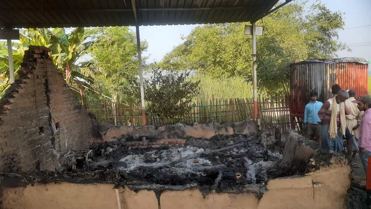 Fire in Mouni Baba Ashram due to short circuit goods worth lakhs ashes in chandauli