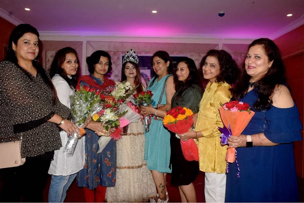 Varanasi news Celebrated Deepotsav by dancing on Rangoli Mharo Dholna kitty party of women with friends 